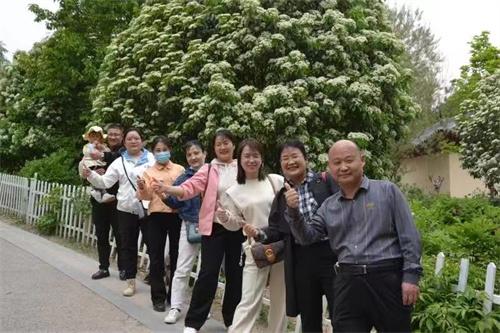 观牡丹——《中国当代小作家》编辑部开展第十二届团建活动