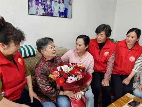 沂南：感恩母亲节 情暖老人心