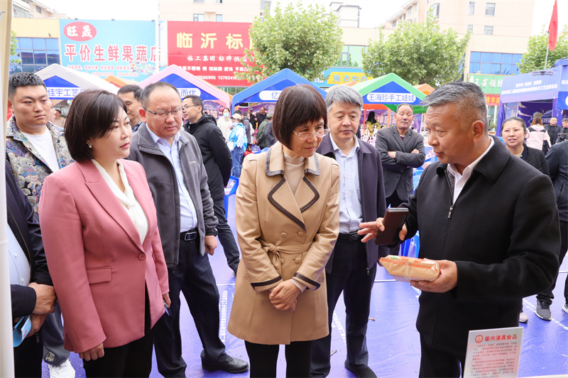 _临沂市第二届民族传统美食和特色手工艺品博览会在罗庄区开幕.jpg