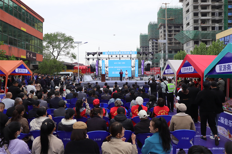 _临沂市第二届民族传统美食和特色手工艺品博览会在罗庄区开幕 (1).jpg