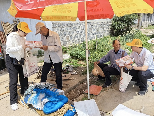 反走私宣传进集市1.jpg