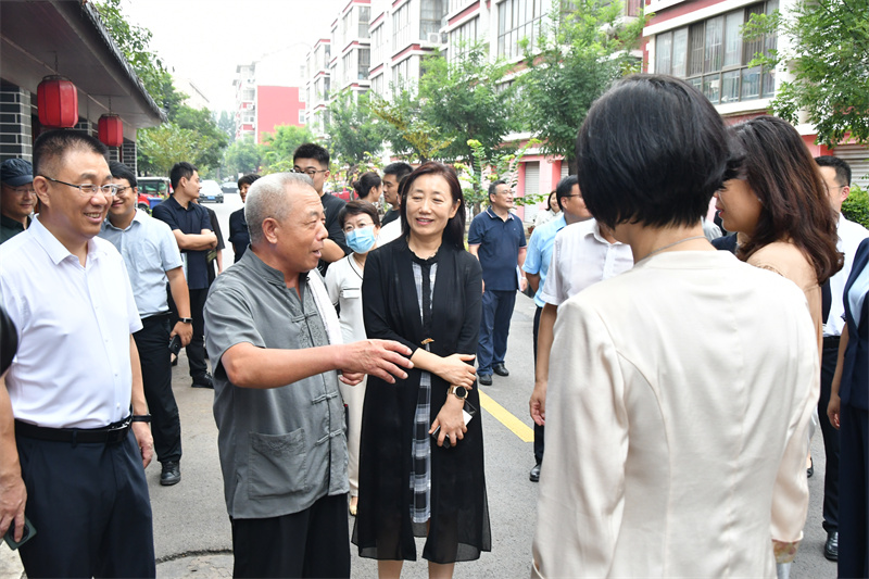 临沂市美好家庭提质行动暨沂蒙好家风宣讲在罗庄区启动 (1).JPG