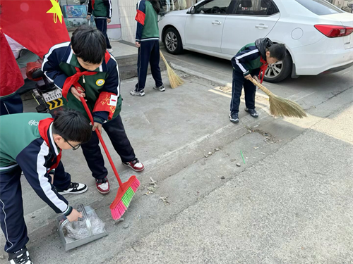 傅庄街道中心小学与幸福小镇社区结对，组织学生参与社区志愿服务.png