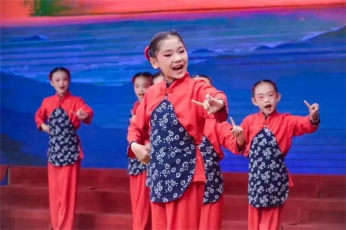 临沂第七实验小学开设柳琴戏、手绣等非遗课程.jpg