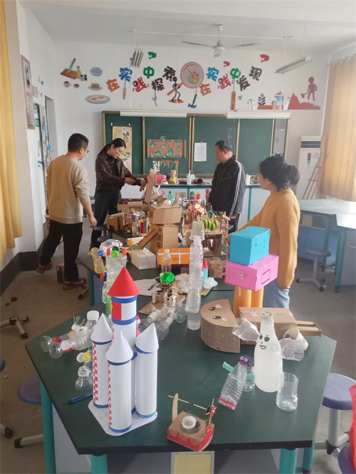 科学小制作成果展示.jpg
