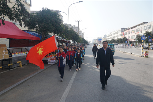 1761729043554392.jpg 县第三实验小学联合裕丰社区开展校社联动暖重阳活动.JPG