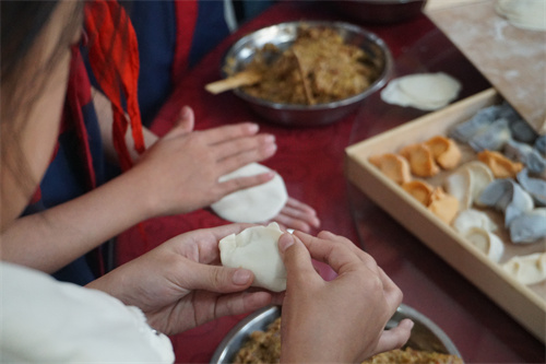 1761729049252256.jpg 县第三实验小学联合裕丰社区开展校社联动暖重阳活动2.JPG